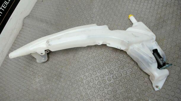 Foto: SCHEIBENWASCHBEHÄLTER eines Ford Focus Trendline