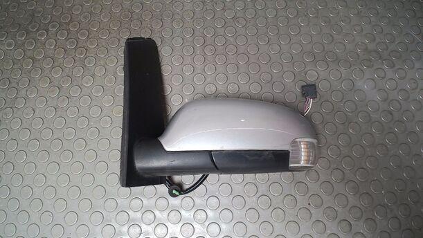 Foto: AUSSENSPIEGEL ELEKTRISCH VERSTELLBAR LINKS eines VW Touran 2.0 TDI Viva X