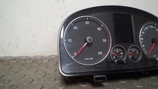 Foto: TACHOEINHEIT/ KOMBIINSTRUMENT eines VW Touran 2.0 TDI Viva X