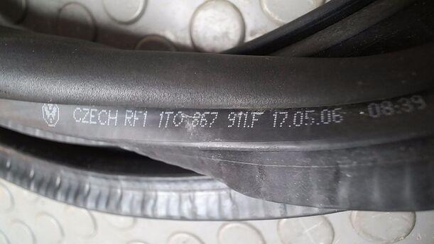 Foto: TÜRDICHTUNG VORN LINKS eines VW Touran 2.0 TDI Viva X