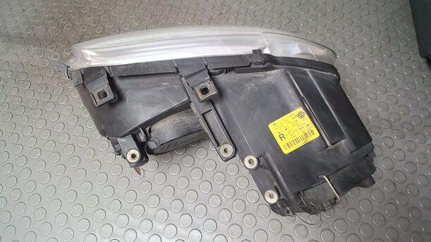 Foto: SCHEINWERFER RECHTS eines VW Touran 2.0 TDI Viva X