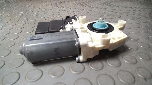 Foto: FENSTERHEBERMOTOR HINTEN LINKS eines VW Touran 2.0 TDI Viva X