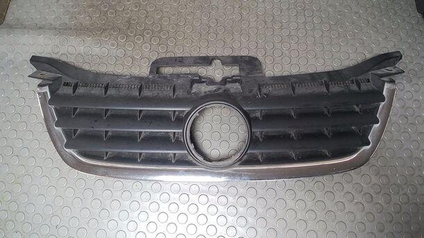 Foto: KÜHLERGRILL ( OHNE EMBLEM ) eines VW Touran 2.0 TDI Viva X
