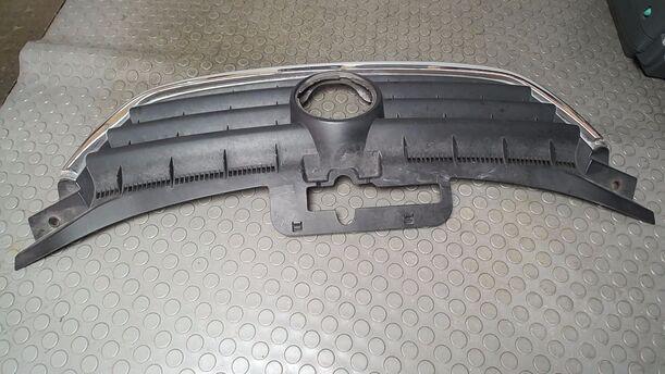 Foto: KÜHLERGRILL ( OHNE EMBLEM ) eines VW Touran 2.0 TDI Viva X