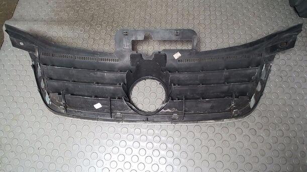 Foto: KÜHLERGRILL ( OHNE EMBLEM ) eines VW Touran 2.0 TDI Viva X
