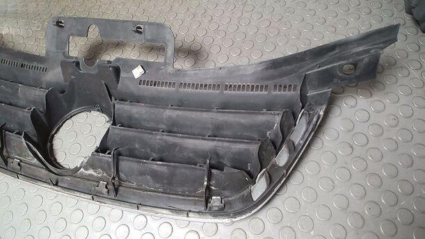 Foto: KÜHLERGRILL ( OHNE EMBLEM ) eines VW Touran 2.0 TDI Viva X
