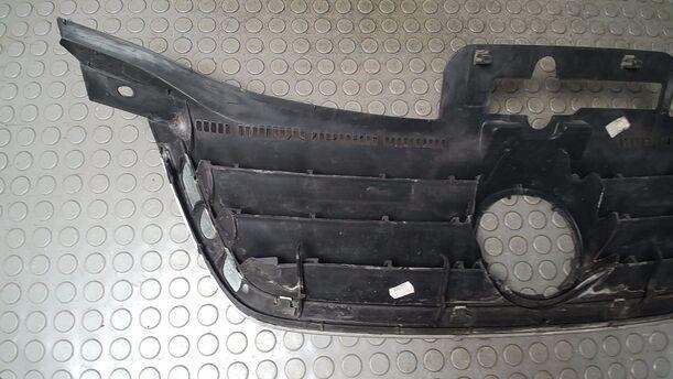 Foto: KÜHLERGRILL ( OHNE EMBLEM ) eines VW Touran 2.0 TDI Viva X