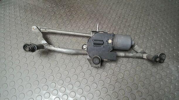 Foto: SCHEIBENWISCHERMOTOR VORN eines VW Touran 2.0 TDI Viva X