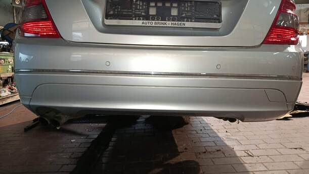 Foto: STOSSFÄNGER / STOßSTANGE HINTEN eines Mercedes-Benz C 200 CDI DPF Viva X