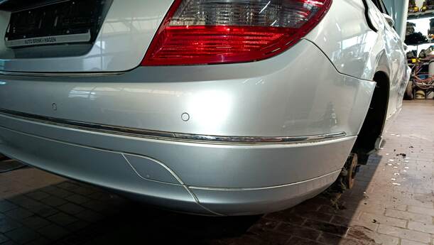 Foto: STOSSFÄNGER / STOßSTANGE HINTEN eines Mercedes-Benz C 200 CDI DPF Viva X
