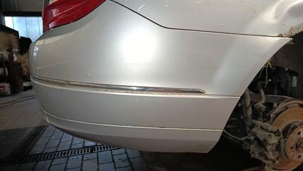 Foto: STOSSFÄNGER / STOßSTANGE HINTEN eines Mercedes-Benz C 200 CDI DPF Viva X