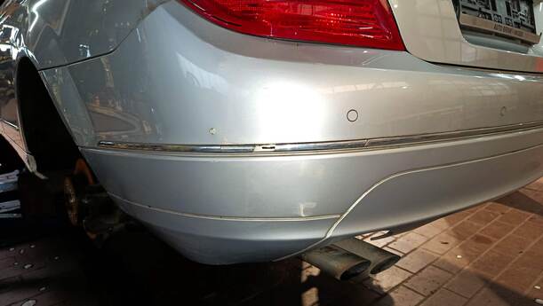 Foto: STOSSFÄNGER / STOßSTANGE HINTEN eines Mercedes-Benz C 200 CDI DPF Viva X