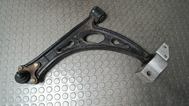 Foto: QUERLENKER VORN LINKS eines VW Touran 2.0 TDI Viva X