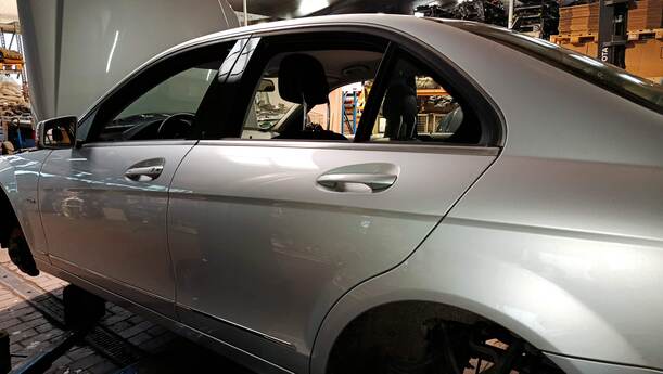 Foto: TÜR HINTEN LINKS eines Mercedes-Benz C 200 CDI DPF Viva X