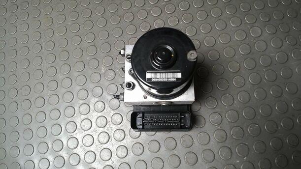 Foto: HAUPTBREMSAGGREGAT ABS eines VW Touran 2.0 TDI Viva X