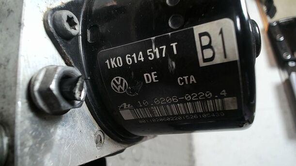 Foto: HAUPTBREMSAGGREGAT ABS eines VW Touran 2.0 TDI Viva X
