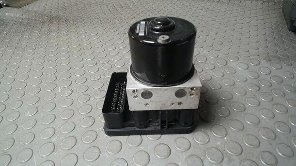 Foto: HAUPTBREMSAGGREGAT ABS eines VW Touran 2.0 TDI Viva X