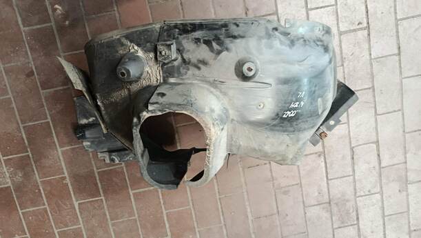 Foto: RADHAUSSCHALE / INNENKOTFLÜGEL LINKS eines Mercedes-Benz C 200 CDI DPF Viva X
