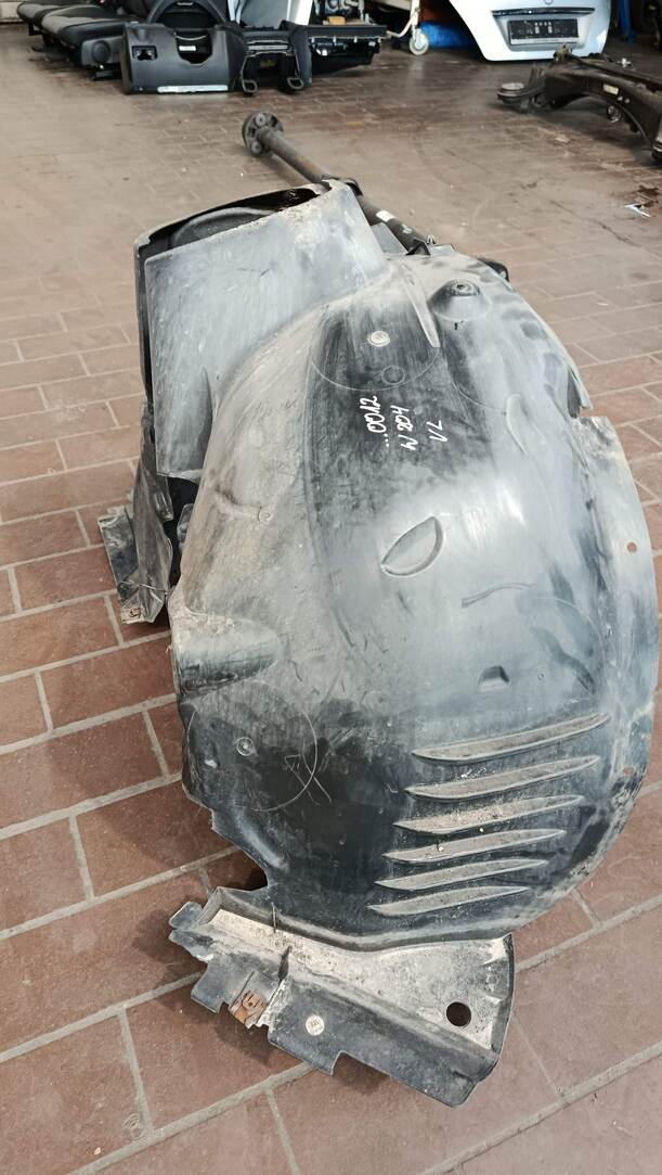 Foto: RADHAUSSCHALE / INNENKOTFLÜGEL LINKS eines Mercedes-Benz C 200 CDI DPF Viva X