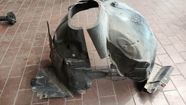 Foto: RADHAUSSCHALE / INNENKOTFLÜGEL LINKS eines Mercedes-Benz C 200 CDI DPF Viva X