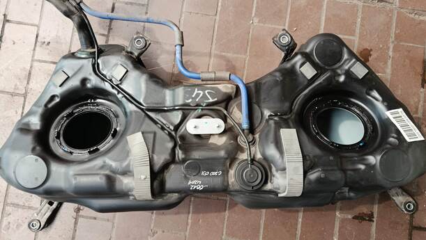 Foto: KRAFTSTOFFTANK eines Mercedes-Benz C 200 CDI DPF Liftback