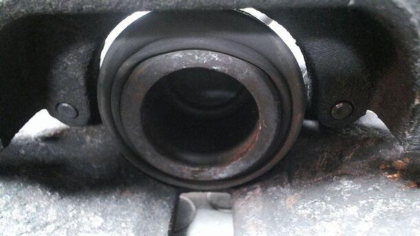 Foto: BREMSSATTEL VORN RECHTS ( ATE ) eines VW Touran 2.0 TDI Liftback
