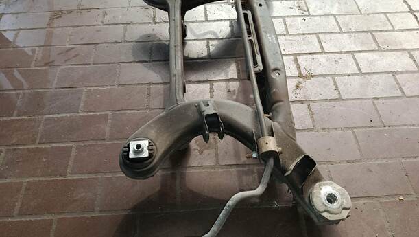 Foto: HINTERACHSE / HINTERACHSTRÄGER eines Mercedes-Benz C 200 CDI DPF Liftback