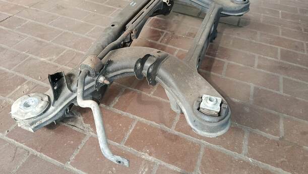 Foto: HINTERACHSE / HINTERACHSTRÄGER eines Mercedes-Benz C 200 CDI DPF Liftback