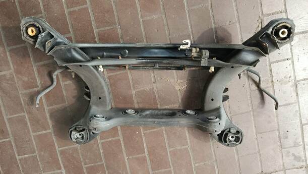 Foto: HINTERACHSE / HINTERACHSTRÄGER eines Mercedes-Benz C 200 CDI DPF Liftback