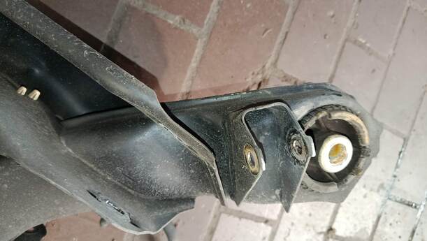 Foto: HINTERACHSE / HINTERACHSTRÄGER eines Mercedes-Benz C 200 CDI DPF Liftback
