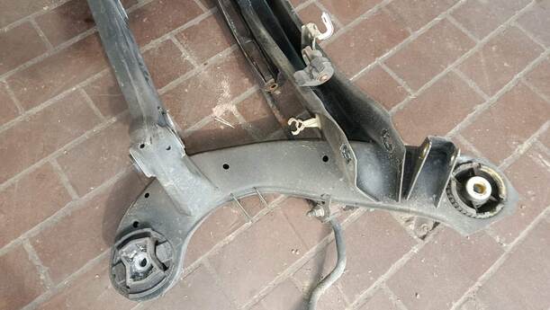 Foto: HINTERACHSE / HINTERACHSTRÄGER eines Mercedes-Benz C 200 CDI DPF Liftback