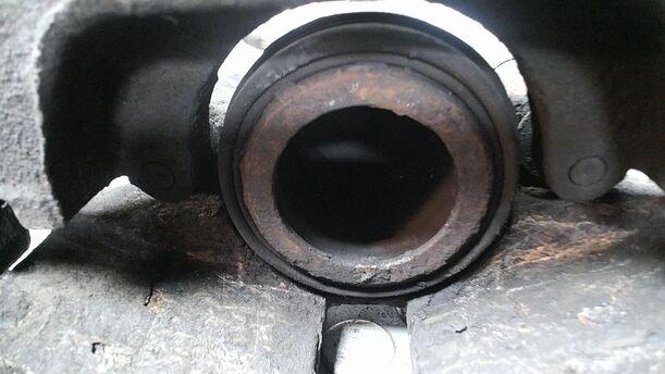 Foto: BREMSSATTEL VORN LINKS ( ATE ) eines VW Touran 2.0 TDI Liftback