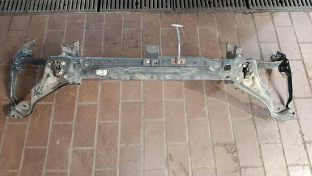 Foto: SCHLOSSTRÄGER / FRONTBLECH eines Mercedes-Benz C 200 CDI DPF Liftback