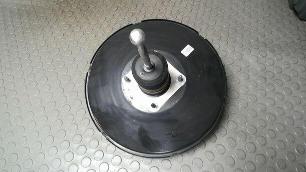 Foto: BREMSKRAFTVERSTÄRKER eines VW Touran 2.0 TDI Liftback