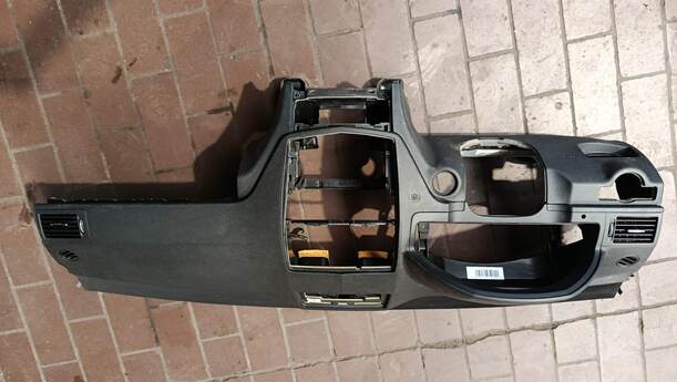 Foto: ARMATURENBRETT / INSTRUMENTENTAFEL eines Mercedes-Benz C 200 CDI DPF Liftback