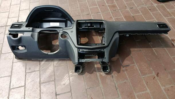 Foto: ARMATURENBRETT / INSTRUMENTENTAFEL eines Mercedes-Benz C 200 CDI DPF Liftback