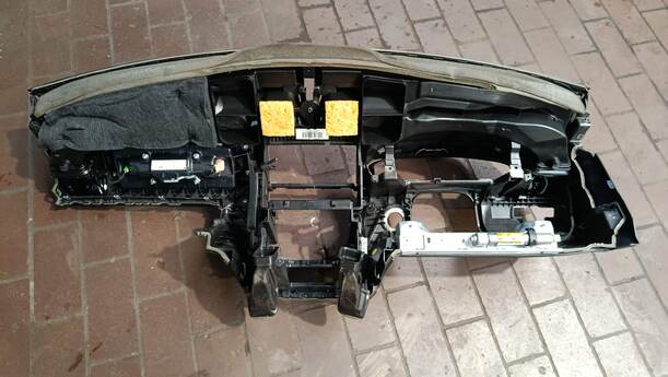 Foto: ARMATURENBRETT / INSTRUMENTENTAFEL eines Mercedes-Benz C 200 CDI DPF Liftback