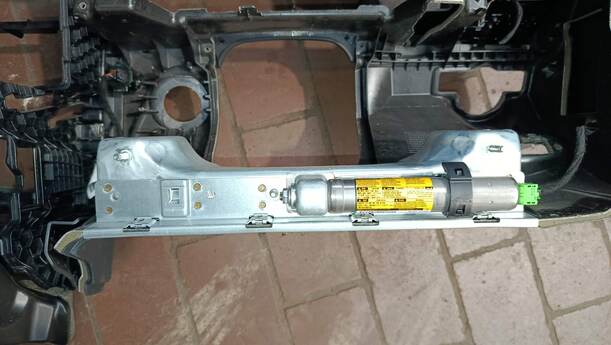 Foto: ARMATURENBRETT / INSTRUMENTENTAFEL eines Mercedes-Benz C 200 CDI DPF Liftback