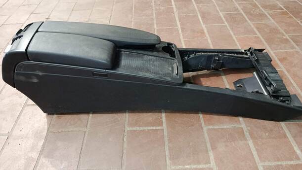 Foto: MITTELKONSOLE eines Mercedes-Benz C 200 CDI DPF Liftback