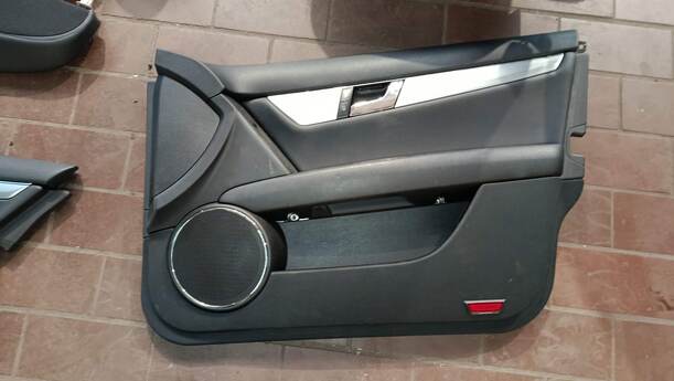 Foto: SITZE / INNENAUSSTATTUNG eines Mercedes-Benz C 200 CDI DPF Liftback