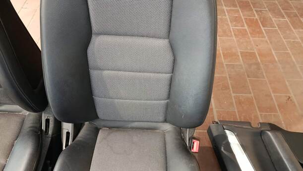 Foto: SITZE / INNENAUSSTATTUNG eines Mercedes-Benz C 200 CDI DPF Liftback