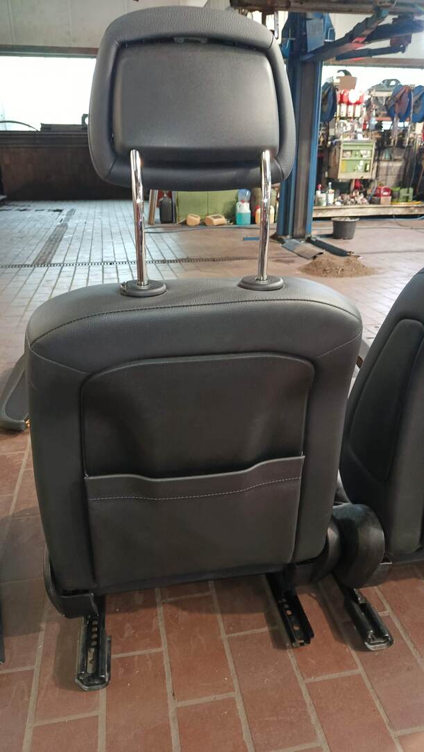 Foto: SITZE / INNENAUSSTATTUNG eines Mercedes-Benz C 200 CDI DPF Liftback