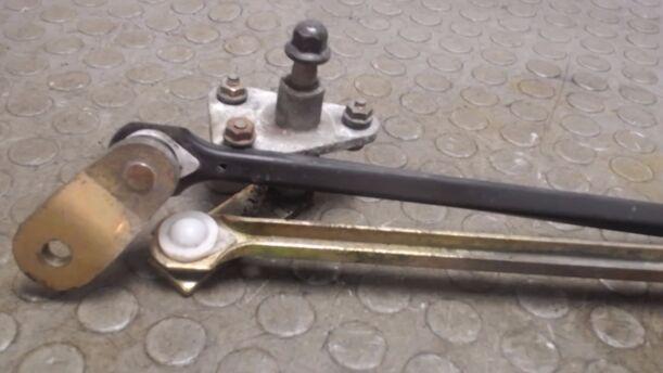 Foto: SCHEIBENWISCHERGESTÄNGE eines Chevrolet Kalos 1.4 16V Liftback