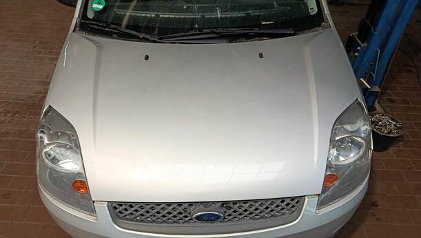 Foto: MOTORHAUBE eines Ford Fiesta 1.4 SX