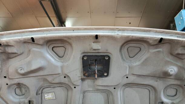Foto: MOTORHAUBE eines Ford Fiesta 1.4 SX