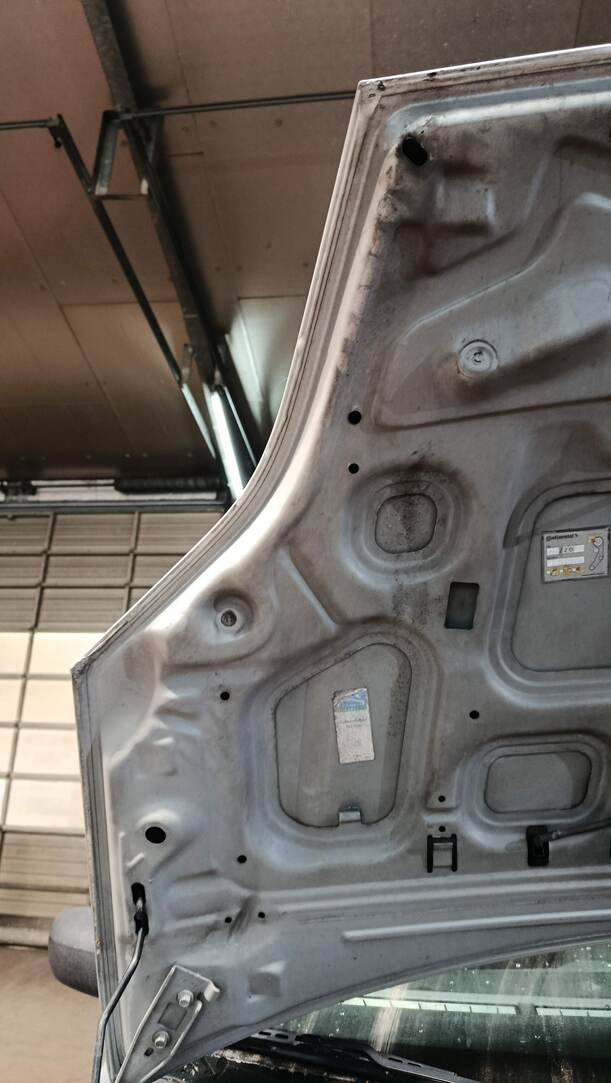 Foto: MOTORHAUBE eines Ford Fiesta 1.4 SX