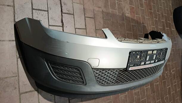 Foto: STOSSFÄNGER/ STOßSTANGE VORN eines Ford Fiesta 1.4