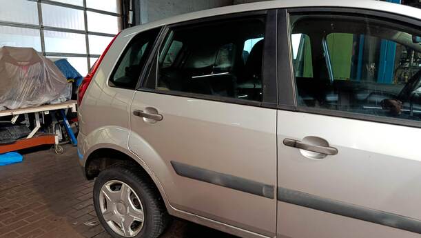 Foto: TÜR HINTEN RECHTS eines Ford Fiesta 1.4