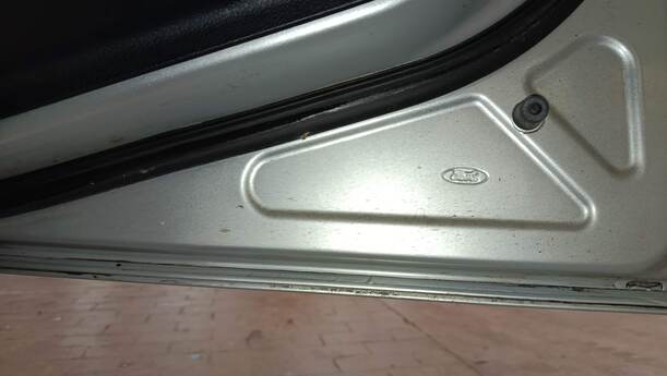 Foto: TÜR VORN RECHTS ( 4/5 TÜRER ) eines Ford Fiesta 1.4