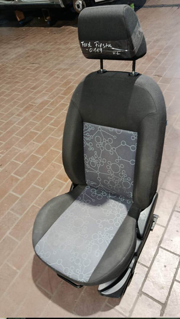 Foto: FAHRERSITZ/ SITZ VORN LINKS ( 4/5 TÜRER ) eines Ford Fiesta 1.4